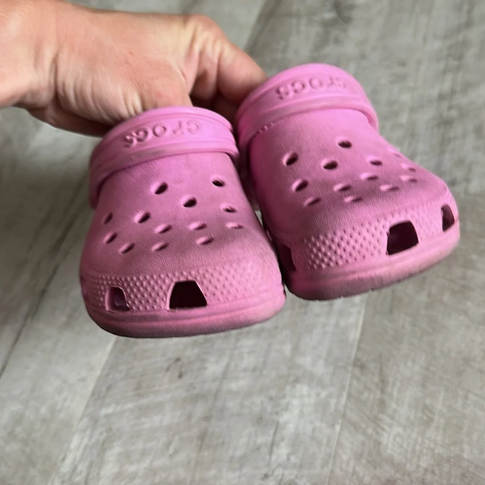 Crocs • pink slip on crocs
